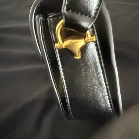 Elegant Black Leather Bag - Picture 5 of 9